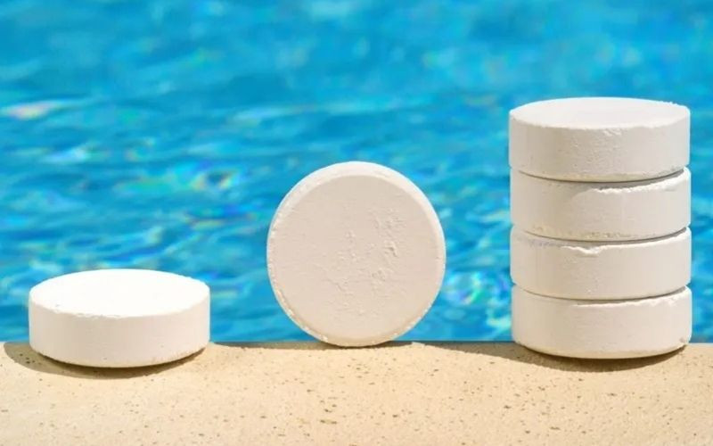 The difference between chlorine powder and chlorine pellets in